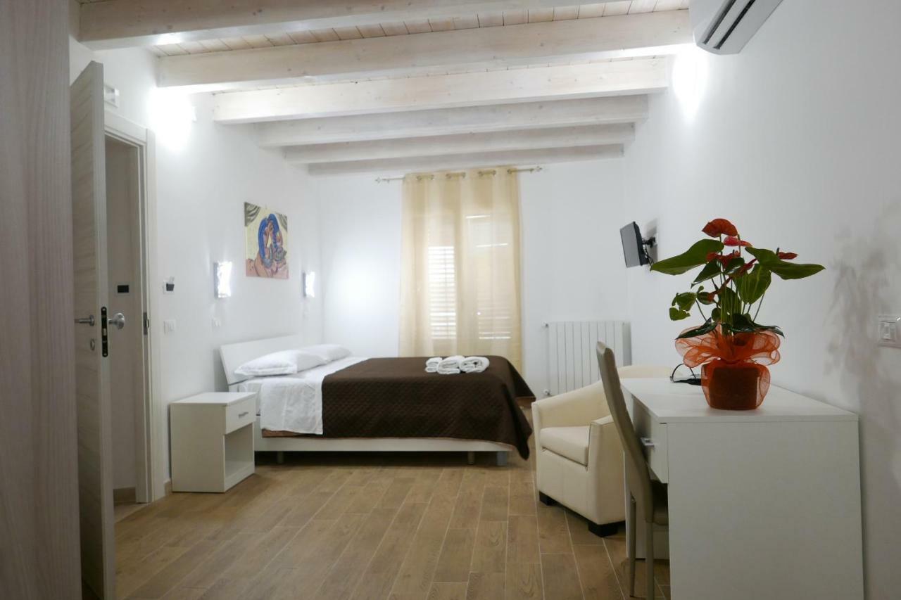 Opera Boutique Rooms มอนเรอาเล ภายนอก รูปภาพ