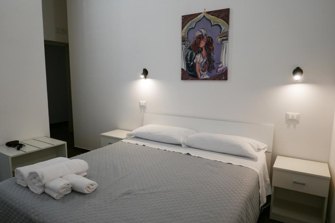 Opera Boutique Rooms มอนเรอาเล ภายนอก รูปภาพ